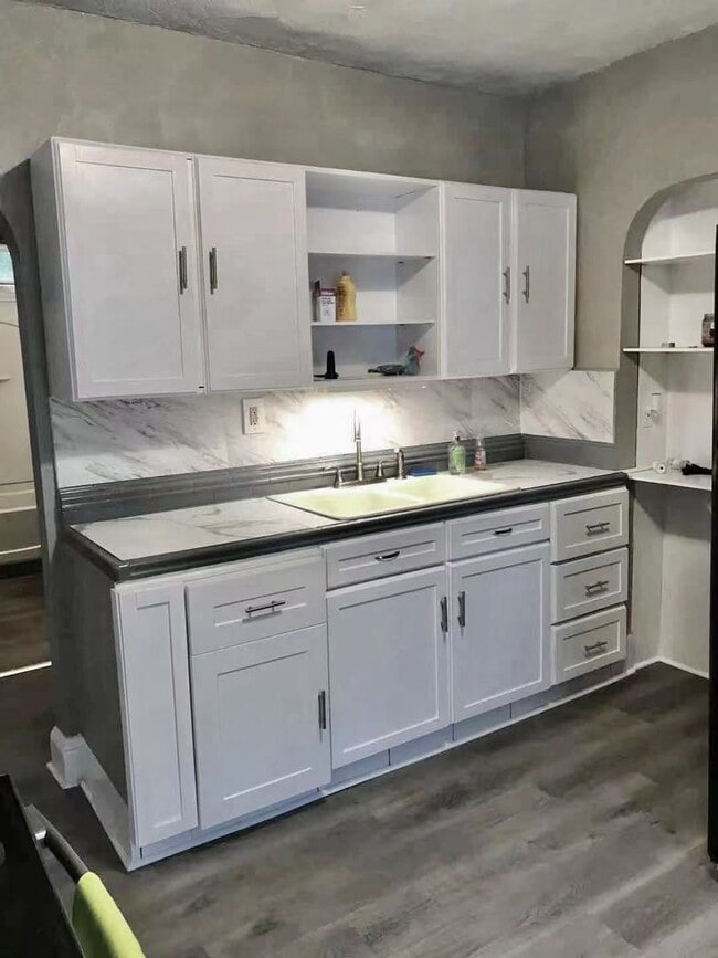 Photo - 12-14 Ledyard St Unit 2