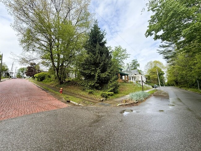 Photo - 626 Walnut St