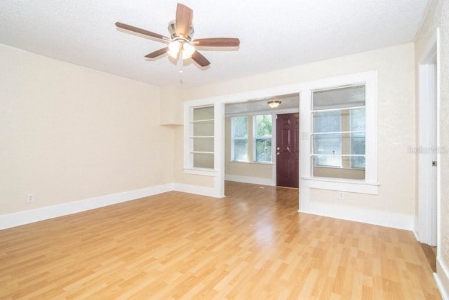 Photo - 835 Newton Ave S