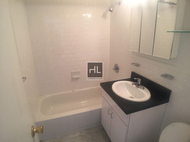 Photo - 5 AVENUE Unit 15G