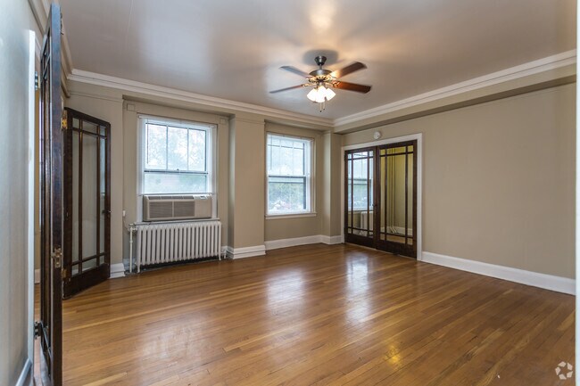 1BR, 1BA - 875 SF