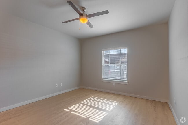 3BR, 2BA - 1,401SF - Living Room