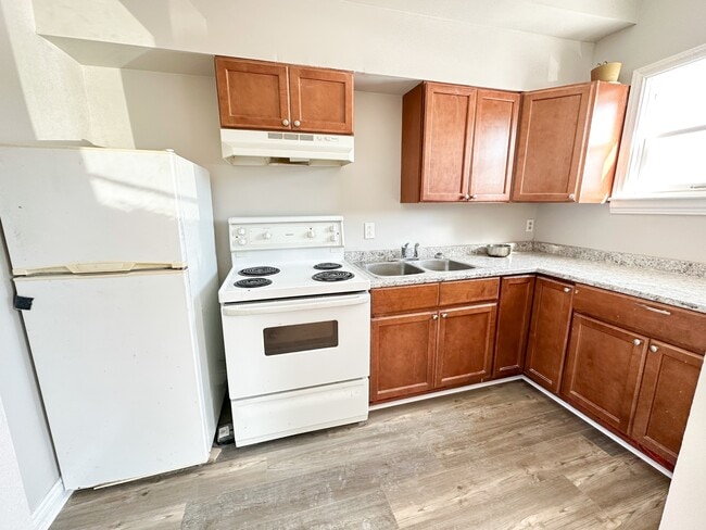 Building Photo - 8 Cedar St Unit 8 Cedar