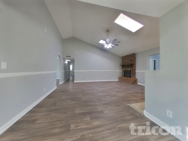 Photo - 2612 E Glade Ave