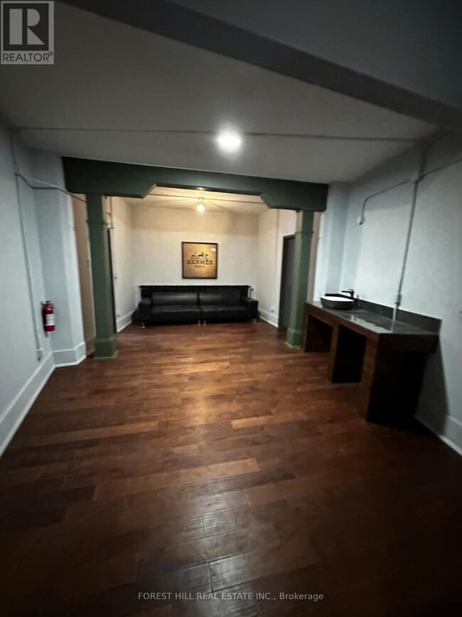 Photo - 275 Front St