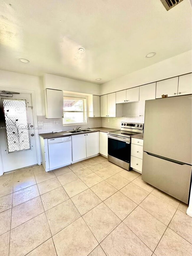 Photo - 2610 Hayes St