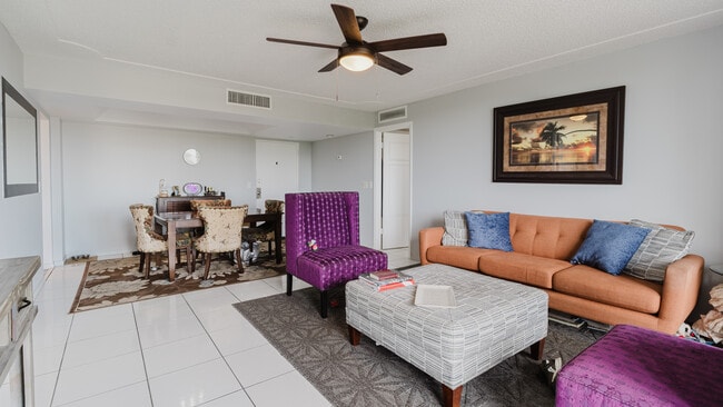 Building Photo - 1500 Presidential Way Unit YorkTown