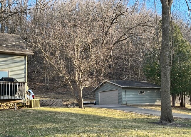 Garaje doble independiente - 340 Chapman Rd