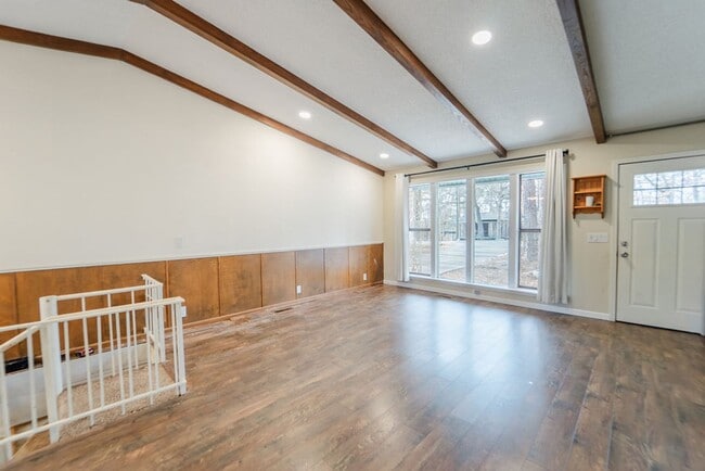 Photo - Spacious 3 Bedroom, 3 Bath Two story home!!