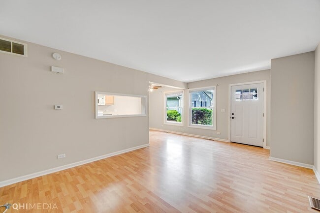 Photo - 225 Sunset Ct