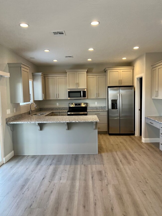 Photo - Beautiful 3 bedroom, 2.5 bathroom townhome!!