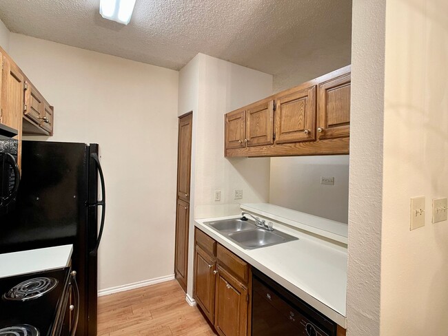 Photo - Central/UT 2/2 Apartments PRELEASE 8/15/2025