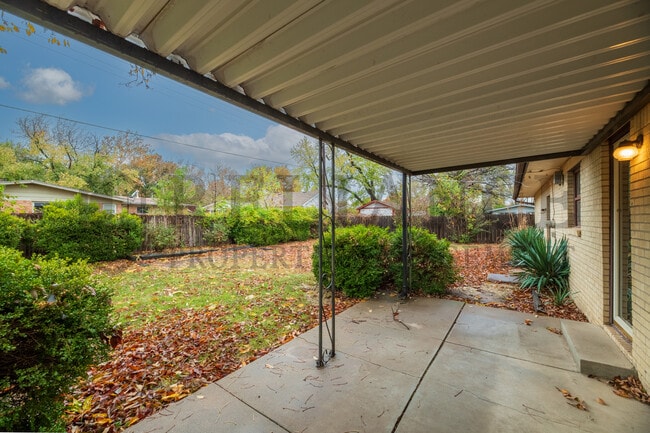 Photo - 627 N Maus Ln