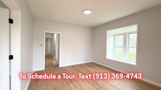 Photo - 913 S Main Rd