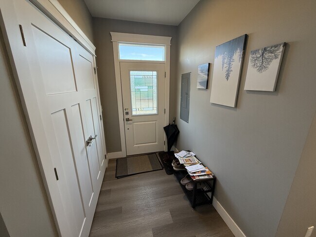 Photo - 450 Irwin St Unit 5