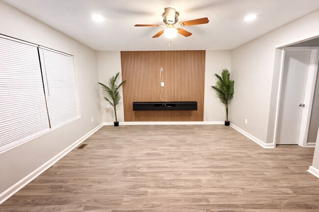 Photo - 846 School Rd