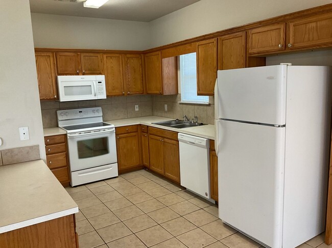 Photo - 800-804 Quarter Horse Trail Unit 800