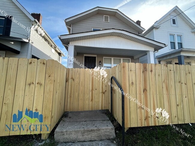 Building Photo - Recently Updated Single-Family Home in Fra...