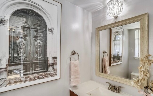 Photo - 980 Breakwater Dr