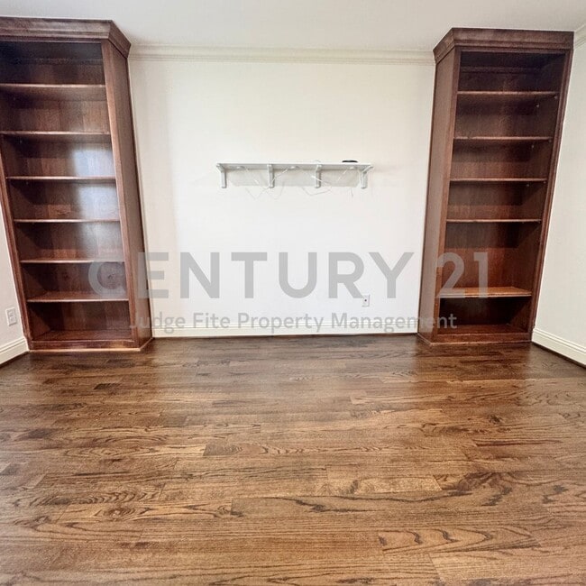 Photo - Gorgeous 3-Story 3/2.5/2 Condo in Unbeatable Highland Park Location Ready for Move-In! Unit 3