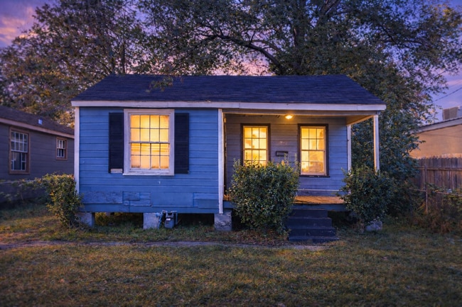 Photo - 2714 Dupont St