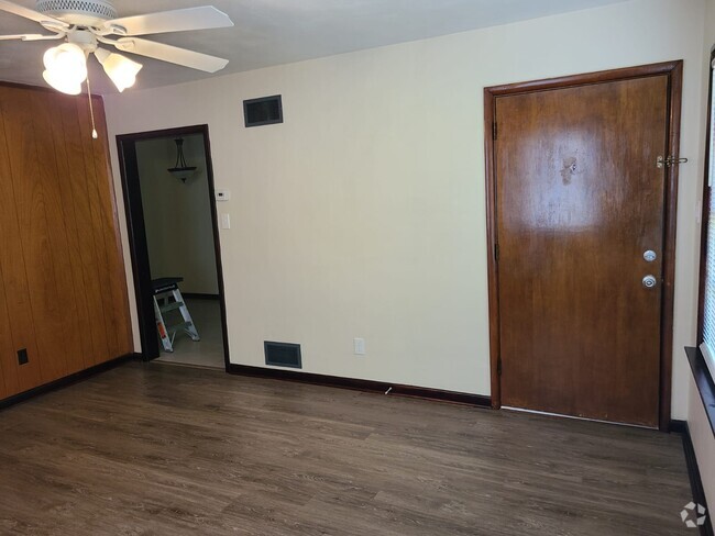 Building Photo - 309 Woodview Ave Unit 309 Rental