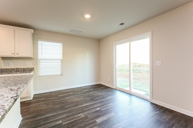 Photo - 2153 Southlea Dr