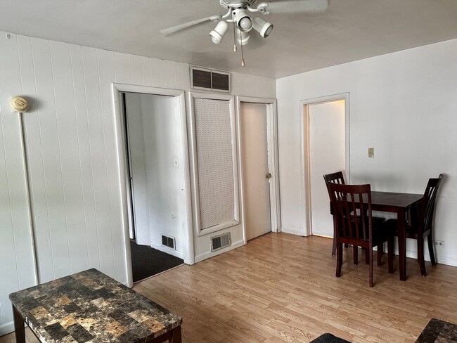 Photo - 101 N Busey Ave Unidad 6