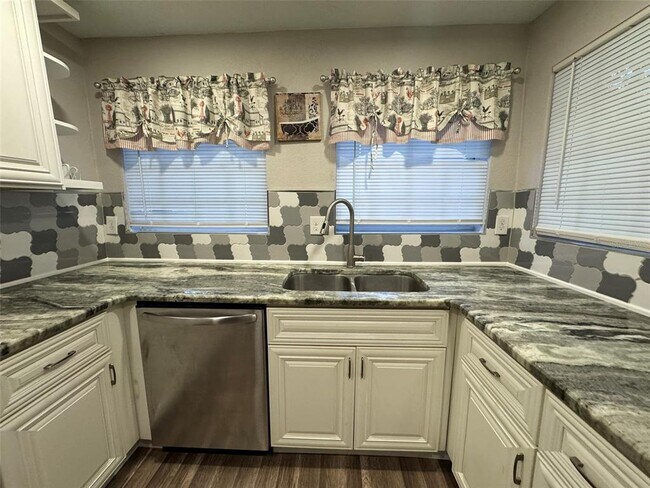 Photo - 1015 E 24th Ave