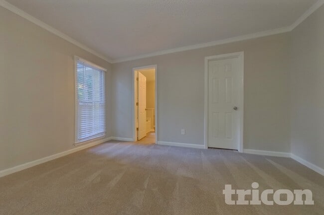Photo - 321 Stratford Dr