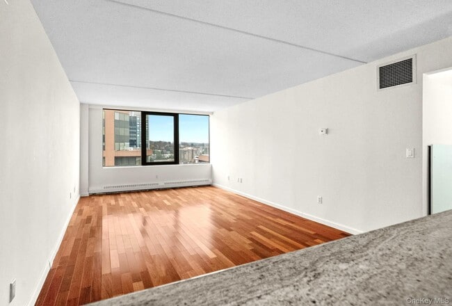 Photo - 4 Martine Ave Unit 1619