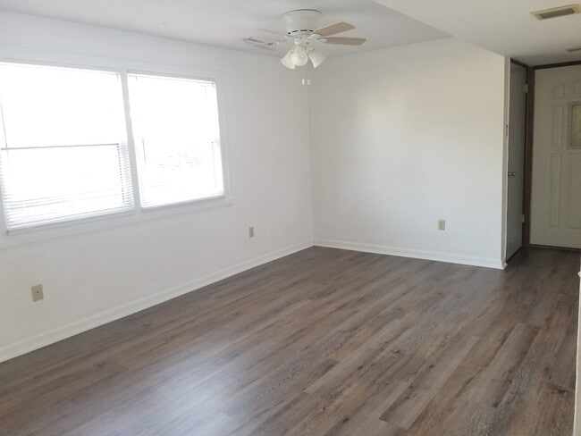 Photo - 1050 S Jones Blvd