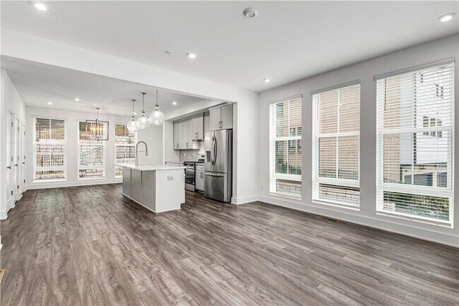 Photo - 1815 Gotham Ln NE