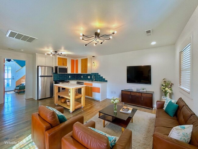 Building Photo - Pet-Friendly 1-Bedroom Apartment in Downtown Rogers –  Move-In Special! Unit F