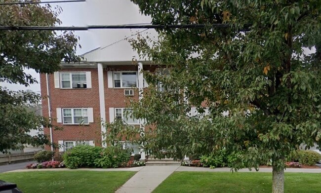 Building Photo - 924 Main St Unit 21