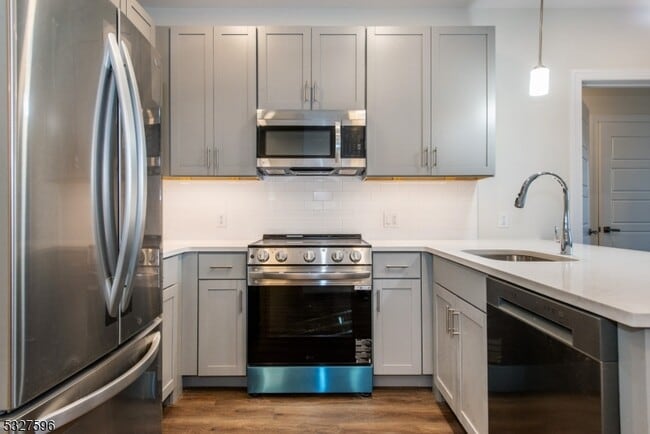 Photo - 515 Union Blvd