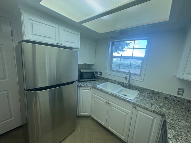 Photo - 983 Grindelwald Ln