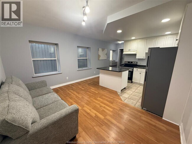 Photo - 511 Pelissier St Unit 302