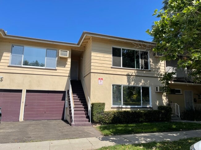 Building Photo - 14225 Riverside Dr Unit 3