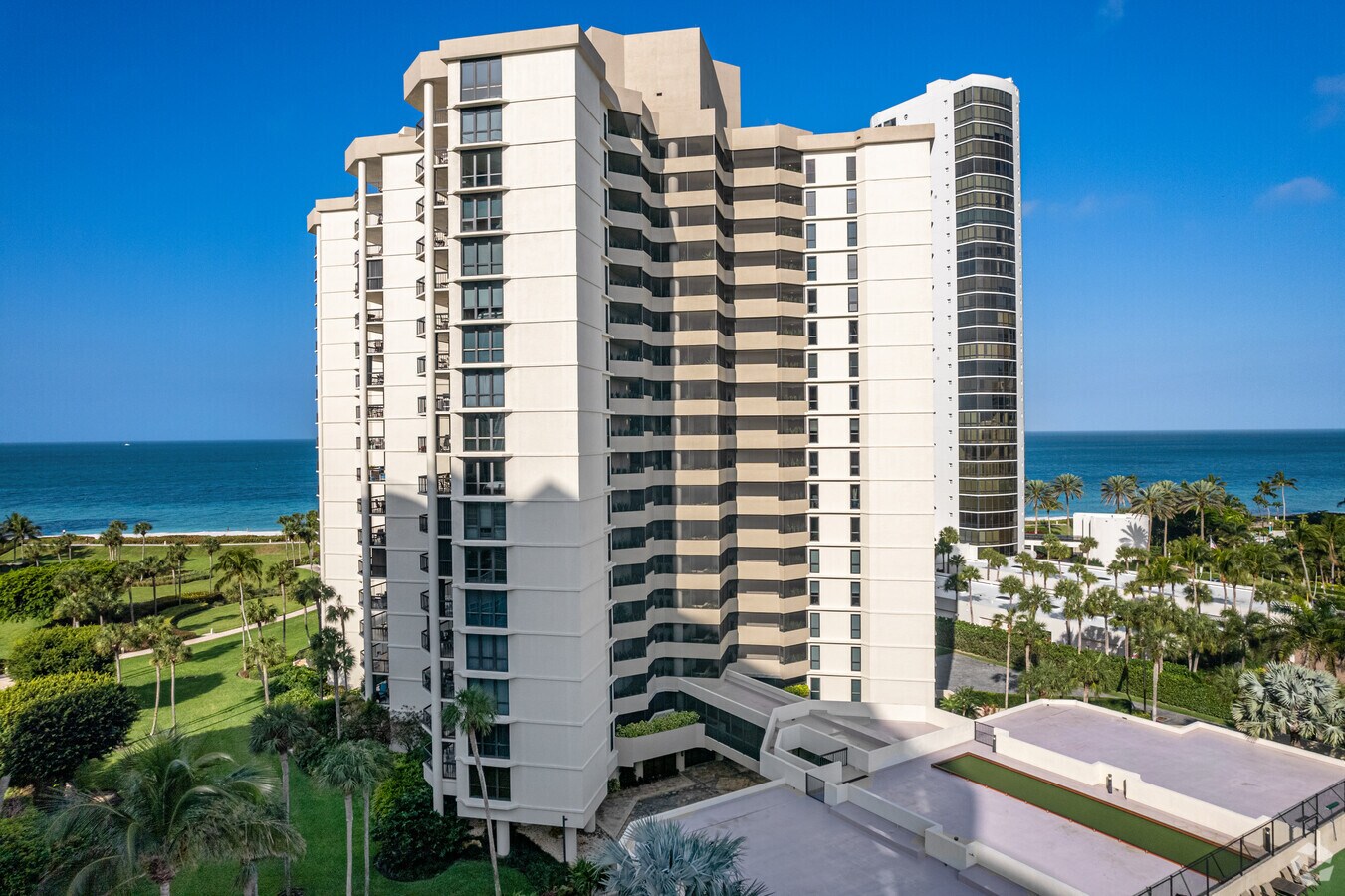 4551 Gulf Shore Blvd - Esplanade Club
