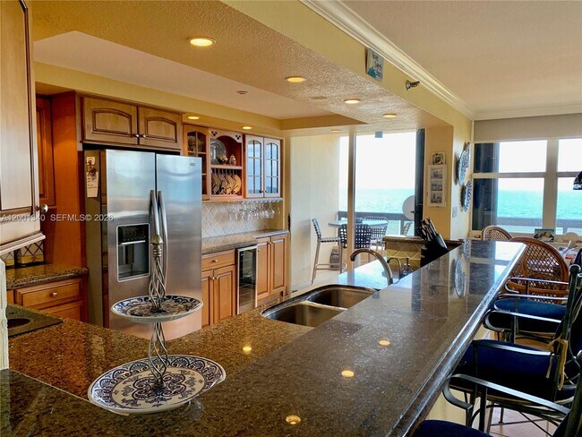 Photo - 2555 Collins Ave Unit 711