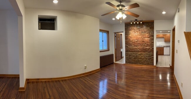 Building Photo - 4710 Hatfield St Unit Apt