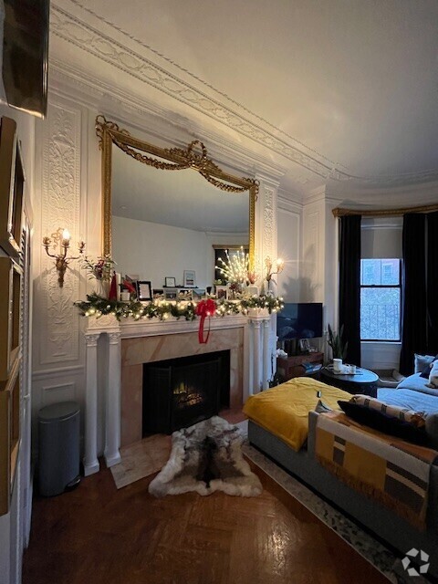 Building Photo - 477 Beacon St Unit 2F Rental