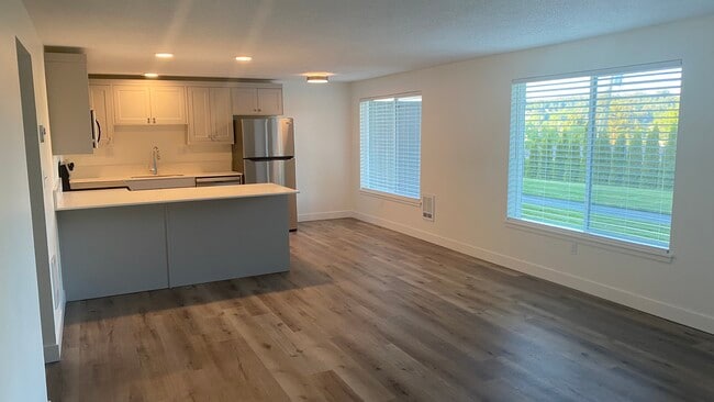 Building Photo - 7800 Stinson Ave Unit 7 Rental