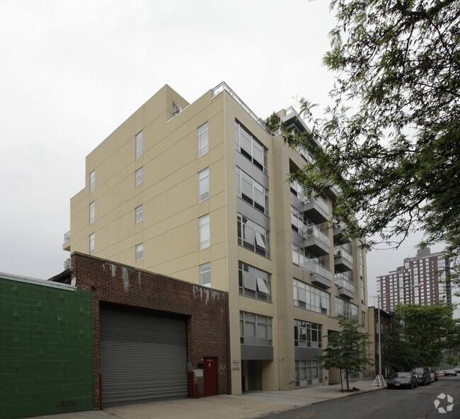 Photo - 206 Front St
