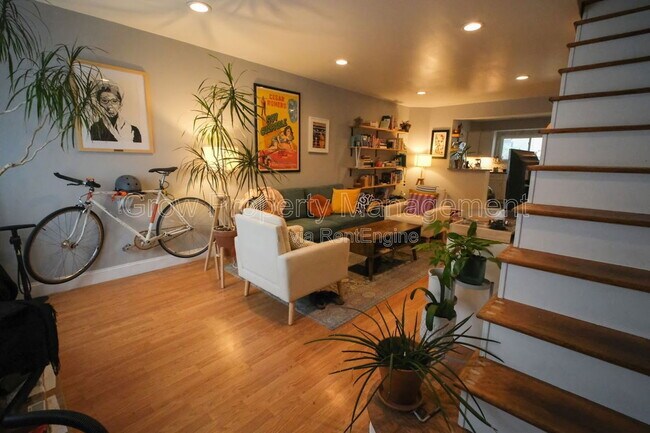 Photo - 928 Hoffman St