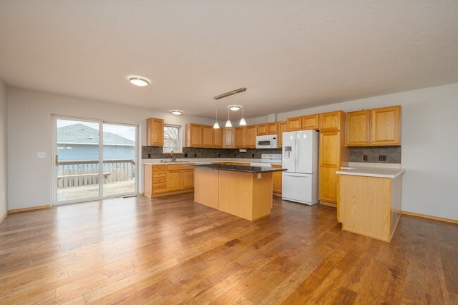 Photo - 1800 S Discovery Ave