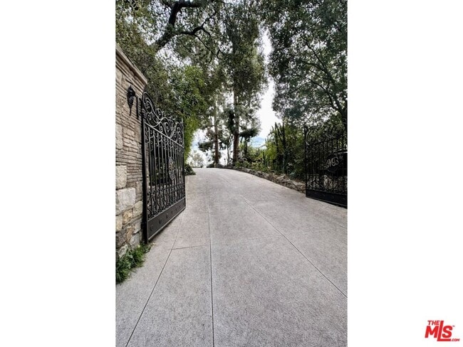 Photo - 1570 Melwood Dr