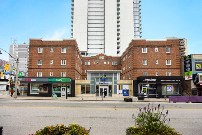 Photo - 77 Wellesley St E