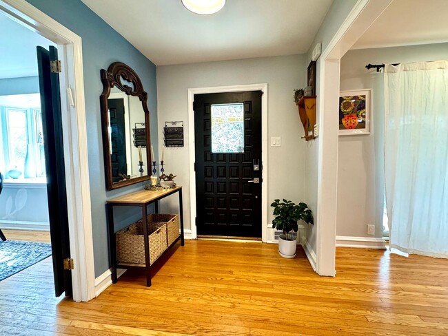 Photo - 611 Harvard Rd